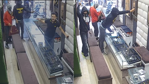 Snip of robbery at jewellery shop in Jalandhar