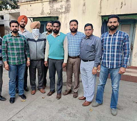 VB nabs Sub-Inspector red handed