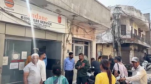 Long queues outside Jalandhar gas agency