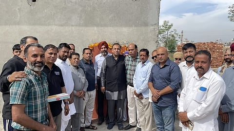 Nitin Kohli launches projects worth Lakhs in Wards 11 and 19