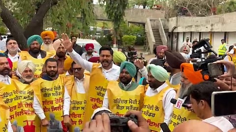 AAP MLAs protest over LPG shortage 