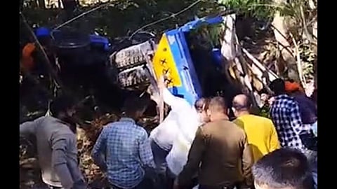 Tractor-Trolley falls into 100-foot gorge in Kangra