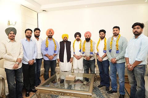 Wrestler Jassa Patti Joins AAP, Mann Welcomes Sports Icon