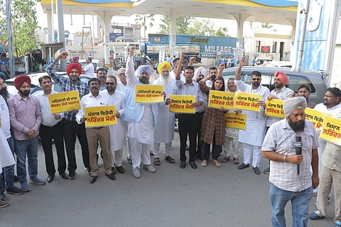 AAP launches 'Halla Bol' protest over soaring fuel prices