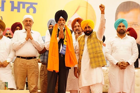 Former minister Surjit Singh Rakhra joins Aam Aadmi Party