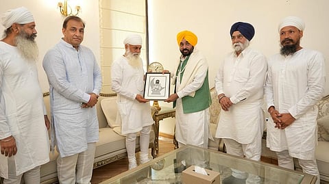 Nitin Kohli meets CM Mann along with Satguru Uday Singh Ji
