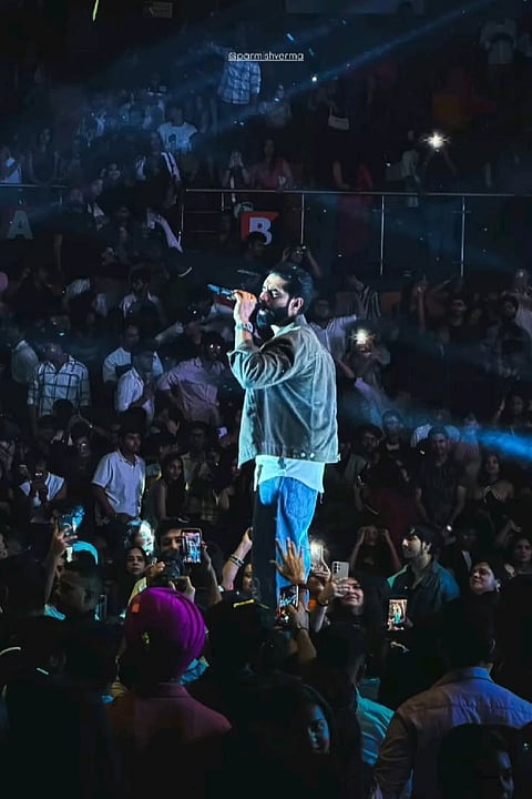 Parmish Verma singing at the concert