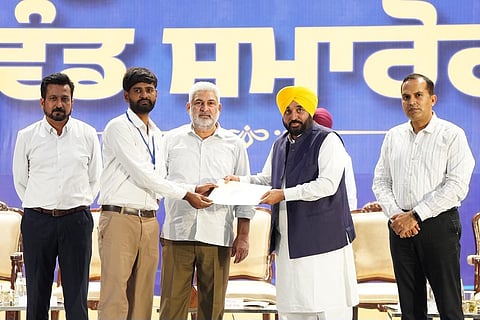 CM Mann regularizes 516 forest daily wagers, issues appointment letters