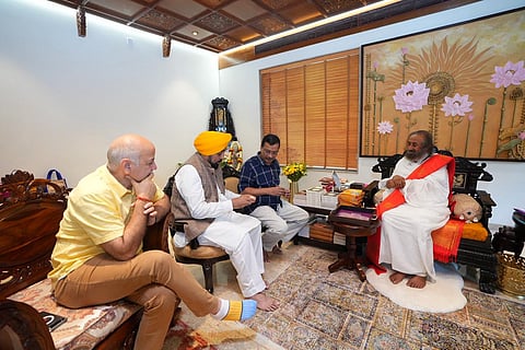 Bhagwant Mann, Kejriwal seek blessings of Sri Sri Ravi Shankar