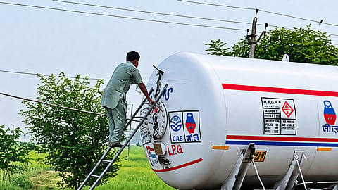 20-ton gas tanker leaks 