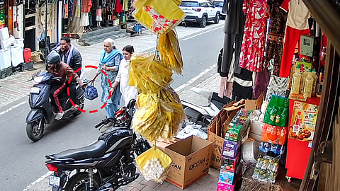 Scooter-borne men snatch woman’s bag 
