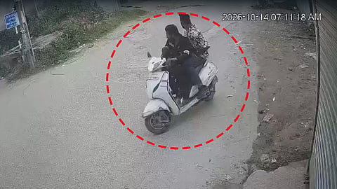 Bike snatched at knifepoint on Mithapur Road