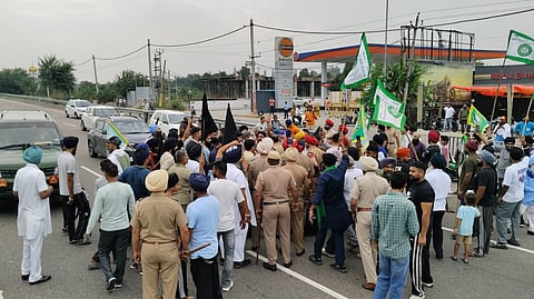 Farmers and supporters led by Kisan Mazdoor Sangharsh Committee 