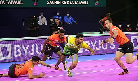 PKL 8: Patna Pirates thrash U Mumba, climb to top of points table