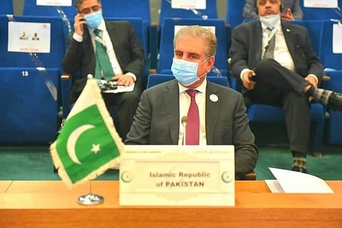 Universal vax distribution best way to end Covid: Pak FM