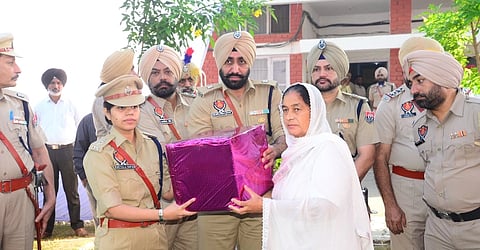 District police committed to all possible help to the family members of the martyrs: S.S.P. Vatsala Gupta