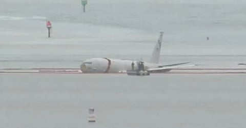 US Navy plane lands Hawaii bay water after overshooting runway; Video Viral