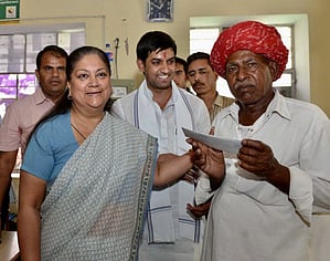 Suspense continues on Raj CM ahead of legislative party meeting, several MLAs meet Vasundhara