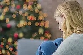Experiencing holiday loneliness? Here's what you need to know