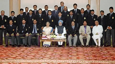 Sonia Gandhi Team India, Sonia Gandhi Team India Fact Check, Sonia Gandhi Team India T20 World Cup, Sonia Gandhi T20 World Cup Win 2007, Sonia Gandhi hosts Team India 2006 Fact Check