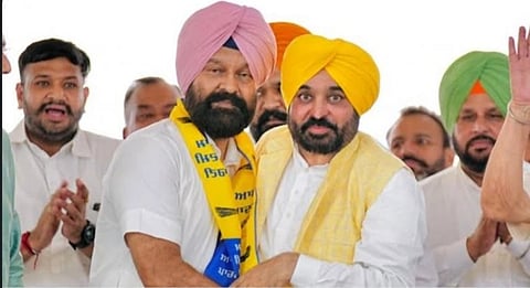 CM Bhagwant Mann with Dimpy dhillon on stage
