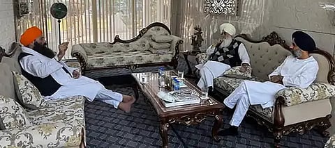 Dera Beas chief meets head of Haryana Gurudwara Committee: Jasdeep Gill and others bow down at Gurdwara Dadu Sahib