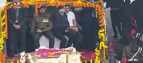 Rahul Gandhi accompanies mortal remains of Dr Singh to cremation ground