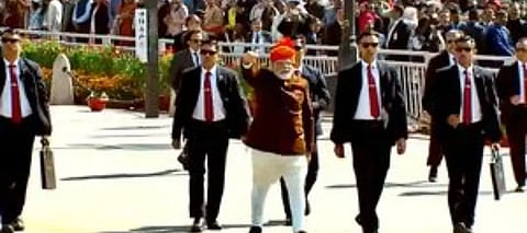 Republic Day 2025: PM Modi breaks protocol, steps onto Kartavya Path to greet people