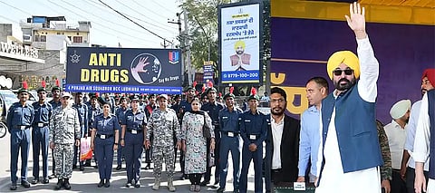 Arvind Kejriwal and CM inflits final blow to  Drug Menace, Flag off mass awareness campaign against drugs