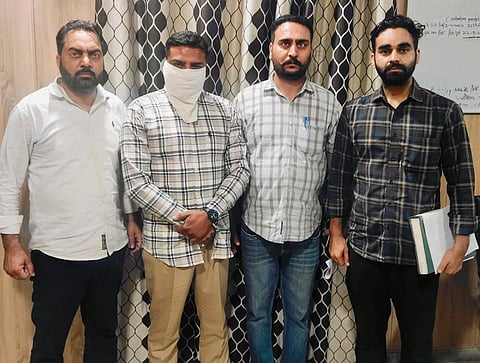 Vigilance Bureau arrests SHO red handed taking Rs 25000 bribe - Demanding Rs one lakh bribe