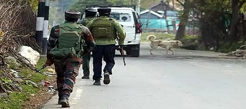 India summons top Pak diplomat, hands over formal Persona Non Grata