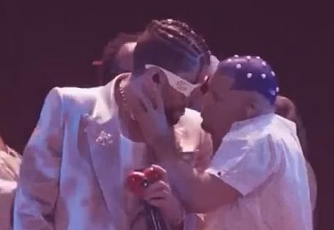 VMA 2022: 'Artist of the Year' Bad Bunny's video kissing male backup dancer while performing goes viral: Watch the Video
