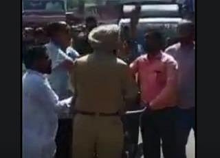 Regularising Contractual employees: After MLA Gogi and councilor Mamta Ashu's argument, safai sevaks protest outside Ashu's house