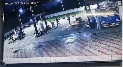 Amritsar: Two bike-borne masked miscreants loot Rs 90,000 at petrol pump in shocking CCTV footage; Watch