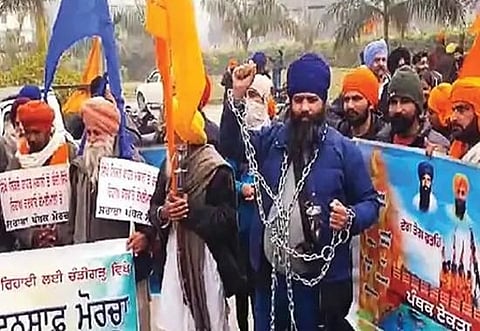 Chandigarh Police lathi charge on Sikh protestors after they forcefully tried to break barricades, watch