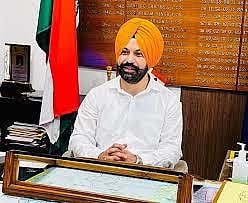 Jalandhar DC  cancels license of immigration firm accused of deportation notices to 700 students in canada