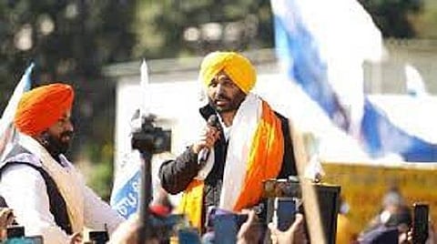 CM Bhagwant Mann holds roadshow in Jalandhar, promises development and warns of confiscation of deposits if promises not fulfilled