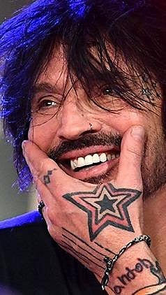 Tommy Lee bare body photo sparks social media debate