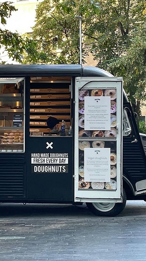 Food Trucks: The Rise of Mobile Gastronomy and Culinary Delights in India and the USA