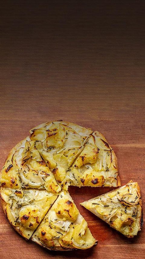 Tomato-Free Pizza Delights: 9 Tasty Recipes for Flavorful Pizzas Without Tomatoes