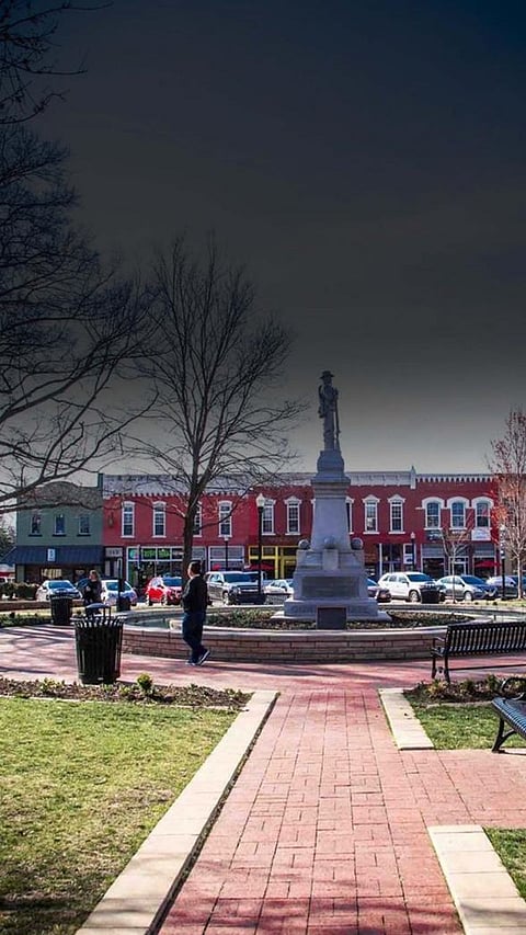 Top 7 USA Small Towns: Cozy Communities with Expansive Opportunities