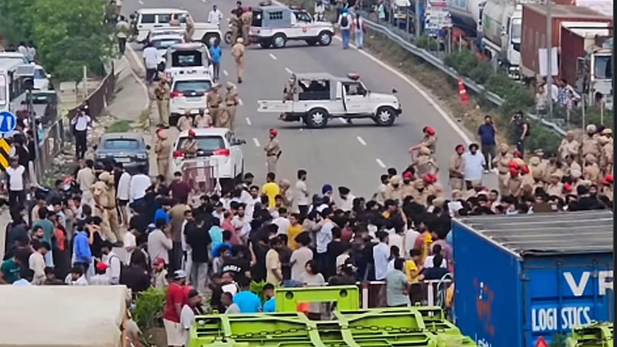 LPU protest blocks Phagwara-Jalandhar highway