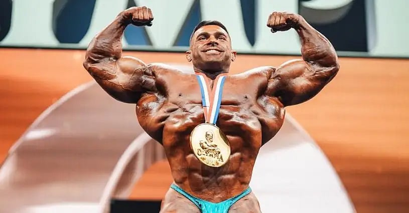Who is Derek Lunsford? American bodybuilder & influencer wins Mr ...