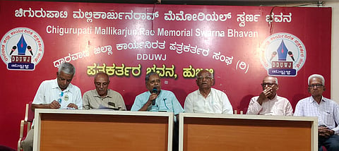 ಸುದ್ದಿಗೋಷ್ಠಿಯಲ್ಲಿ ಮಾಹಿತಿ ನೀಡಿದ ಕರ್ನಾಟಕ ರಾಜ್ಯ ಹಿರಿಯ ನಾಗರಿಕರು ಹಾಗೂ ನಿವೃತ್ತ ನೌಕರರ ಕ್ಷೇಮಾಭಿವೃದ್ಧಿ ಸಂಘದ ಅಧ್ಯಕ್ಷ ಬಿ.ಎ. ಪಾಟೀಲ.