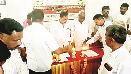ಚಿಂದೆನಹಳ್ಳಿ ಕೃಷಿ ಪತ್ತಿನ ಸಹಕಾರ ಸಂಘದ ಅಧ್ಯಕ್ಷ ಶಂಭುಲಿಂಗಮೂರ್ತಿ