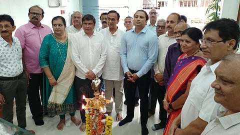ಉಡುಪಿಯಲ್ಲಿ ದಿ ಶಿರಸಿ ಅರ್ಬನ್​ ಸಹಕಾರಿ ಬ್ಯಾಂಕ್​ನ 24ನೇ ಶಾಖೆಯನ್ನು ಸತೀಶ್​ ತೋನ್ಸೆ ರಾವ್​ ಉದ್ಘಾಟಿಸಿದರು. ಟಿ.ಸಚಿನ್​ ಪೈ, ಜಯದೇವ್​ ಯು. ನೀಲೇಕಣಿ, ಆರತಿ ಎಸ್​. ಶೆಟ್ಟರ್, ಸಂತೋಷ್​ ಪಂಡಿತ್​, ನಿತಿನ್​ ಕಾಸರಕೋಡು, ರಾಘವೇಂದ್ರ ಪೈ, ಬ್ಯಾಂಕ್​ ನಿರ್ದೇಶಕರು, ಸಿಬ್ಬಂದಿ ಇದ್ದರು.