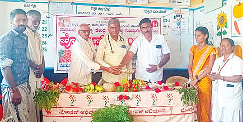 ಗುಂಡ್ಲುಪೇಟೆ ತಾಲೂಕಿನ ಹೆಗ್ಗಡಹಳ್ಳಿಯಲ್ಲಿ ರಾಷ್ಟ್ರೀಯ ಪೋಷಣ್ ಅಭಿಯಾನ ಕಾರ್ಯಕ್ರಮವನ್ನು ಡಾ.ದೀಪಕ್ ಉದ್ಘಾಟಿಸಿದರು. ಕುಮಾರ್, ಪುಟ್ಟಮಾದಪ್ಪ ಇದ್ದರು.