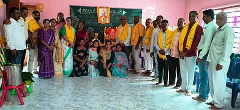 ಬೀರೂರಿನ ಪಿಎಂಶ್ರೀ ಸರ್ಕಾರಿ ಬಾಲಕರ ಹಿರಿಯ ಪ್ರಾಥಮಿಕ ಶಾಲೆಯಲ್ಲಿ ನೂತನ ಕೊಠಡಿ ಉದ್ಘಾಟಿಸಲಾಯಿತು. ಕ್ಷೇತ್ರ ಶಿಕ್ಷಣಾಧಿಕಾರಿ ಬುರ್ಹಾನುದ್ದೀನ್ ಚೋಪ್ದಾರ್, ಗಂಗಣ್ಣ, ಜ್ಯೋತಿ, ಗಿರೀಶ್, ಗುರುಪ್ರಸಾದ್ ಇತರರಿದ್ದರು.