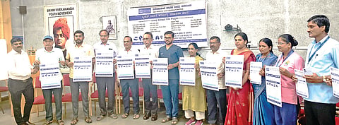 ಸರಗೂರು ಪಟ್ಟಣದ ವಿವೇಕಾನಂದ ಸ್ಮಾರಕ ಆಸ್ಪತ್ರೆ ಕಚೇರಿಯಲ್ಲಿ ಆರೋಗ್ಯ ಉಚಿತ ತಪಾಸಣೆ ಶಿಬಿರದ ಪೋಸ್ಟರ್‌ಗಳನ್ನು ಗಣ್ಯರು ಉದ್ಘಾಟಿಸಿದರು. ಡಾ. ರವೀಂದ್ರನಾಥ್ ಶ್ರಾಫ್, ಎಸ್.ಬಿ.ಪ್ರಸಾದ್, ಸುರೇಶ್ ಜೈನ್, ಎಸ್.ಬಿ.ಶಮಂತ್, ಡಗ್ಲರಾಮ್, ಕೆ.ಎಂ.ಶಂಕರ್, ಬಿ.ಜಿ.ಸಂಧ್ಯಾ, ಬಿ.ಜೆ.ಬೀನಾ ಇತರರಿದ್ದರು.