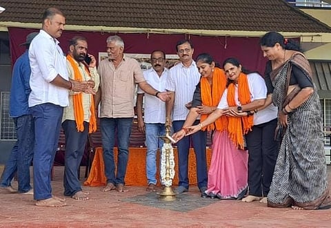 ಎನ್.ಆರ್.ಪುರದ ಡಿಸಿಎಂಸಿ ಪ್ರೌಢಶಾಲೆಯಲ್ಲಿ ಹಿಂದೂ ಮಹಾಗಣಪತಿ ಸಮಿತಿ ಆಯೋಜಿಸಿದ್ದ ಕ್ರೀಡಾಕೂಟವನ್ನು ರಶ್ಮಿ, ರೇವತಿ ಉದ್ಘಾಟಿಸಿದರು. ಎಲ್.ಎಂ.ಸತೀಶ್, ಲೋಕೇಶ್, ಕಣಿವೆ, ಅಶ್ವನ್ ಇತರರಿದ್ದರು.